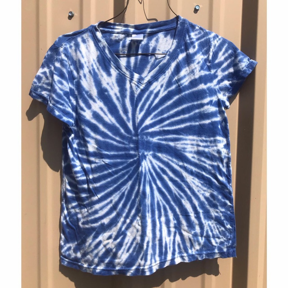 Blue&white tie-dye shirt! 100% cotton. Could be part of your next diy project